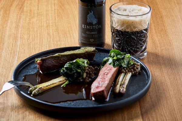 Grilovaný hovězí rump steak, čočka z Puy a špenátové listy