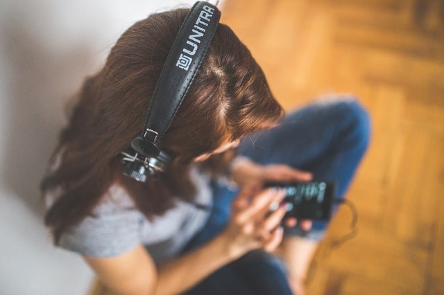 Nový fenomén: podcasty. Proč je poslouchat?