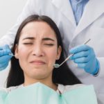 bolest-zubu-zena-u-zubare