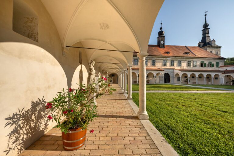 uhercice zdroj archiv npu