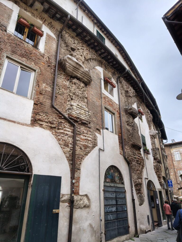 Lucca zbytky amfiteatru Italie