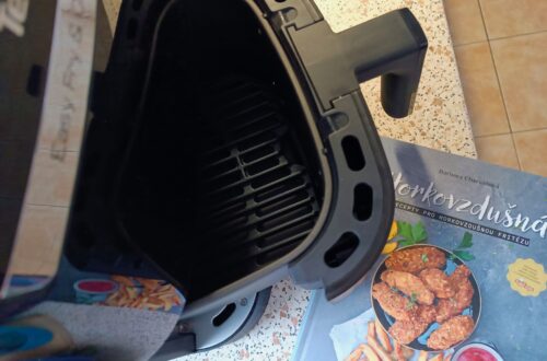 horkovzdusna s fritezou pristrojem